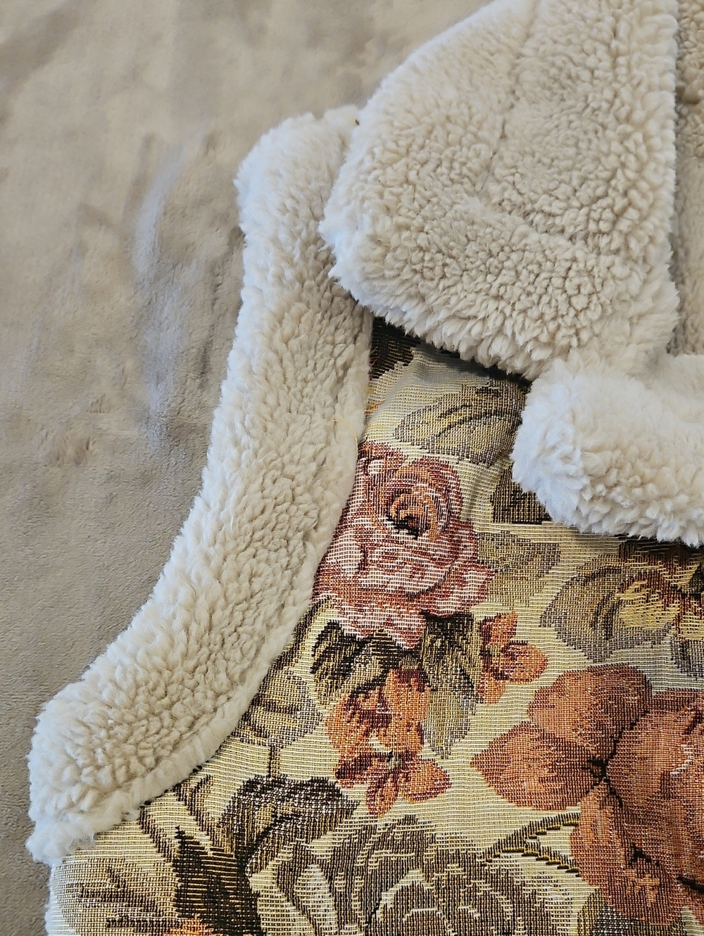 Altar'd State Floral Sherpa Vest in Cream and Peachy Rose - Picture 6 of 13